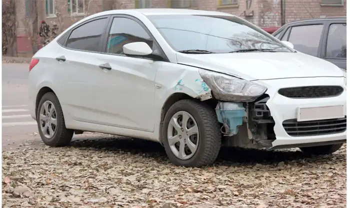 weisse limousine motorschaden weisse Limousine mit Motorschaden